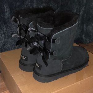 UGGS BAILEY BOW